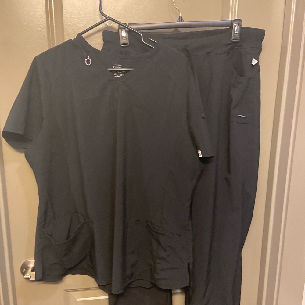 Cherokee Black scrub set